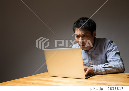 男性 ビジネス 残業 男性 ビジネス 残業 28338174