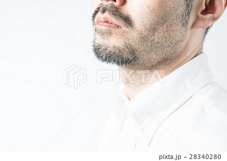 ミドル男性　無精髭 28340280