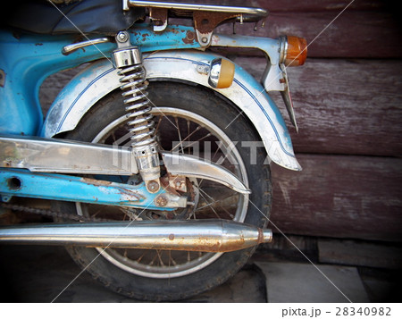 blue colour motorcycle wheel with tail chrome part 28340982