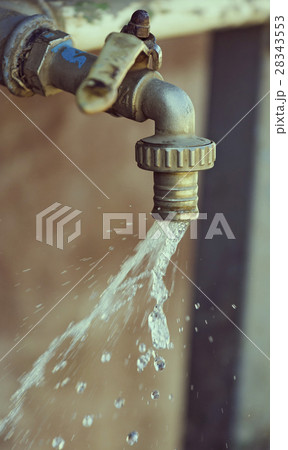 faucet from which water flows 28343553