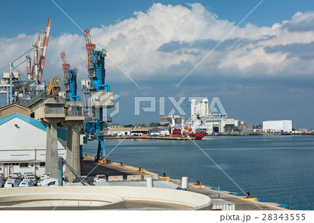 Cranes against the sky 28343555