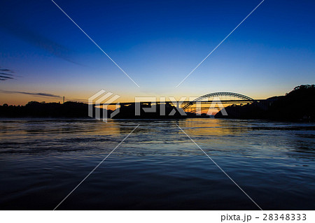 西海橋の夜明け 28348333