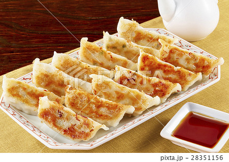 焼き餃子 Japanese Pan-Fried Dumplings 焼き餃子 Japanese Pan-Fried Dumplings 28351156