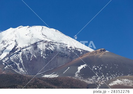 静岡_宝永火口開く富士山 28352276