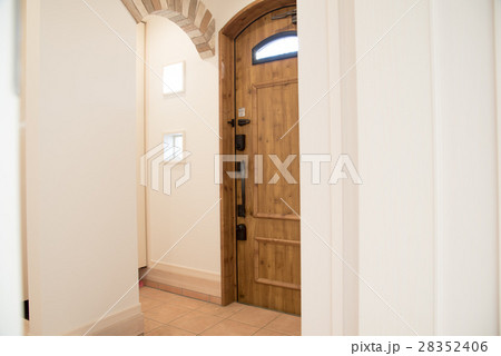 お洒落な玄関ドア 28352406