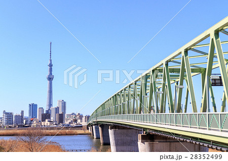 快晴の空　東京スカイツリーと木根川橋 28352499
