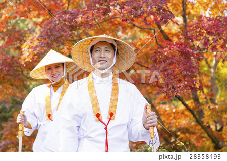 お遍路さん　カップル 28358493