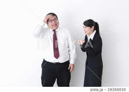 スーツを着た男性 スーツを着た男性 28360030