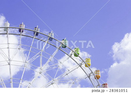 カラフルな観覧車 28361051
