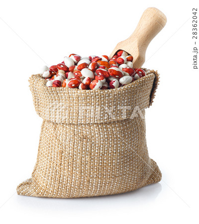 kidney beans in sack isolated on white kidney beans in sack isolated on white 28362042