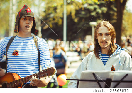 musicians sing in the street musicians sing in the street 28363639