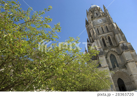 Saintes, a town on the banks of the Charente River 28363720