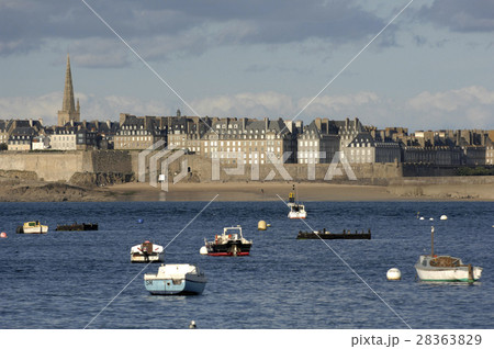 Saint-Malo, Coastal town, Britain, France, harbor 28363829