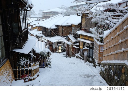 祇園　雪景色 28364152