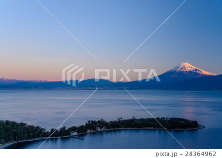 大瀬崎（おせざき）から海越しの富士山 28364962