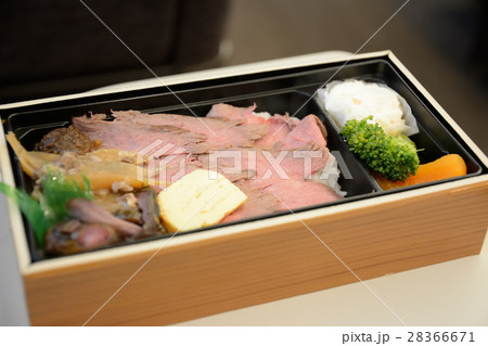 特急電車内で食べるおいしい近江牛ステーキ弁当 特急電車内で食べるおいしい近江牛ステーキ弁当 28366671