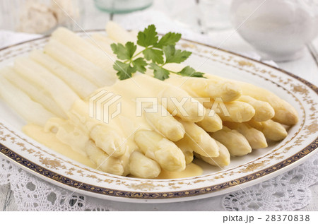 white asparagus 28370838