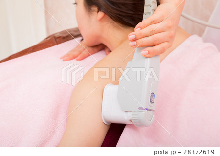 背中　バック　デトックス　　美容イメージ　エステ　女性　リラックス　ビューティー 28372619