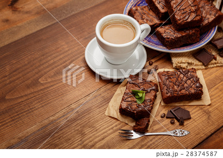 Plate with delicious chocolate brownies Plate with delicious chocolate brownies 28374587