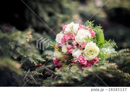 closeup shot of beautiful wedding bouquet 28385137