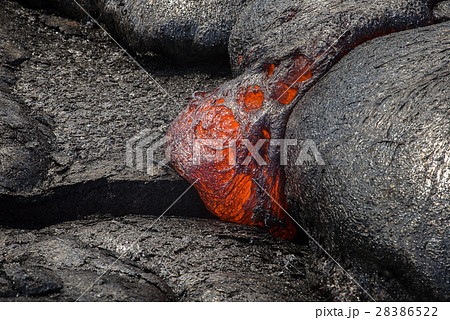 Close up lava flow in lava field 28386522
