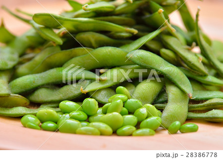 Green soybeans 28386778