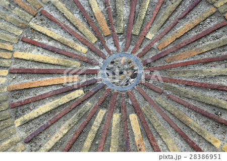 Patterned floor walkway in the park 28386951