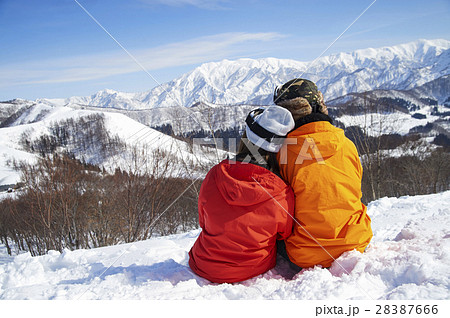 スキー場　カップル 28387666