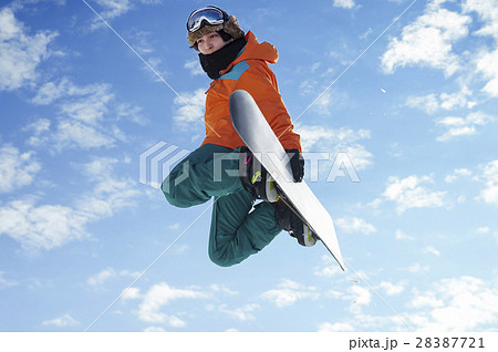男性　スノーボーダー 28387721