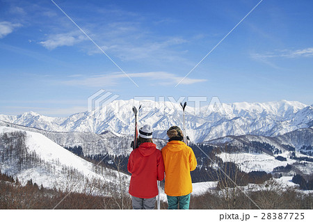 スキー場　カップル　ポートレート 28387725
