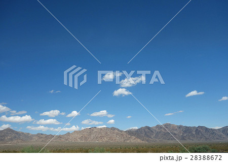 砂漠地帯の空と山　アリゾナ 28388672