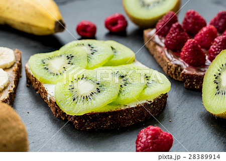 Toasts with raspberries, bananas and kiwi. Toasts with raspberries, bananas and kiwi. 28389914