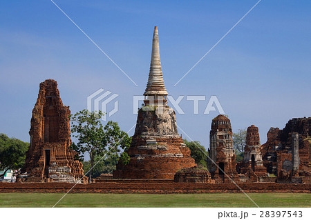 Old temple Wat Ma Ha That in Ayutthaya, Thailand 28397543