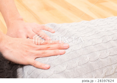 マッサージ 整体 手元 施術 腰 背中 首 肩 肩凝り 凝り 疲労 マッサージ 整体 手元 施術 腰 背中 首 肩 肩凝り 凝り 疲労 28397624