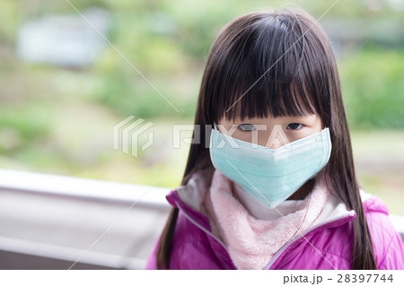 little girl get cold little girl get cold 28397744