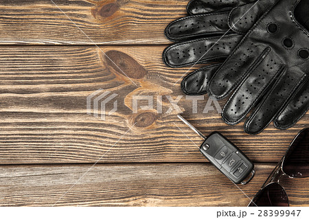 Car keys and driving gloves 28399947