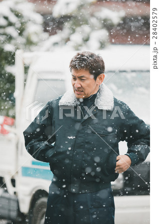 middle-aged and older person middle-aged and older person 28402579