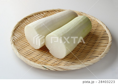 大根の皮むき 大根の皮むき 28403223