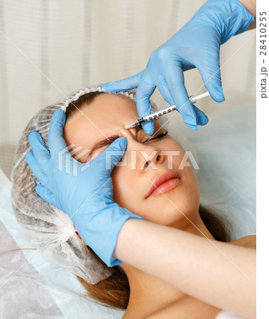 Subcutaneous injection in upper part of face. 28410255
