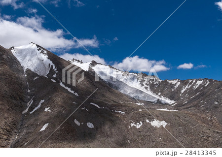 Khardung la pass view in Leh, India. 28413345