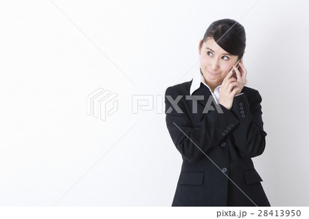 スーツを着た女性 28413950