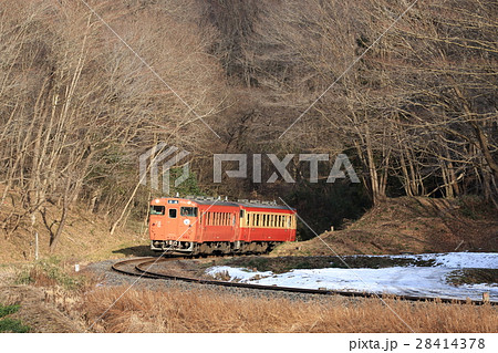 烏山線「冬景色のカーブを抜けて」 28414378