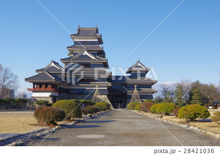 信州 松本 国宝 松本城 本丸庭園 戦国時代建造の現存12天守のひとつ 松本観光の中心 信州 松本 国宝 松本城 本丸庭園 戦国時代建造の現存12天守のひとつ 松本観光の中心 28421036