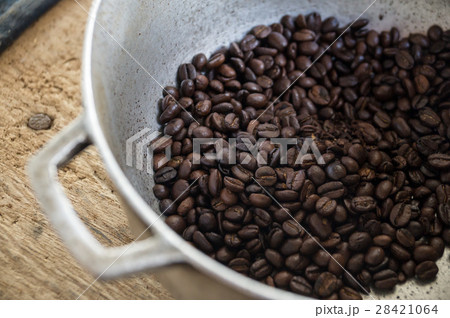 Traditional roasting of coffee in Colombia 28421064