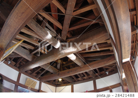 信州　国宝　松本城　天守最上階の天井の構造　桔木（はねぎ）構造 28421488