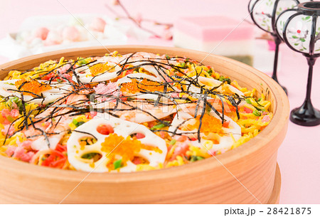 ちらし寿司 五目ちらし 五目寿司 桃の花 ぼんぼり 雛祭り 具材 お祝いの写真素材