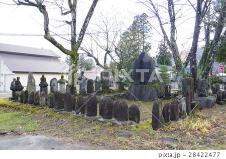 信州　北安曇白馬の文化財　空峠庚申塚石仏群　江戸時代造立の庚申信仰の石仏群 28422477