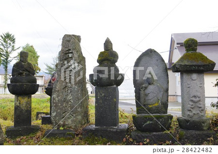 信州　北安曇白馬の文化財　空峠庚申塚石仏群　江戸時代造立の庚申信仰の石仏群 28422482