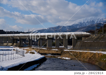 N700系と雪の伊吹山 28422814