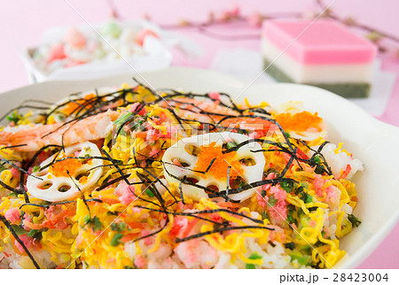 雛祭り　桃の節句　ちらし寿司　五目ちらし　五目寿司　ひし餅　雛あられ　お祝い　ご馳走 28423004
